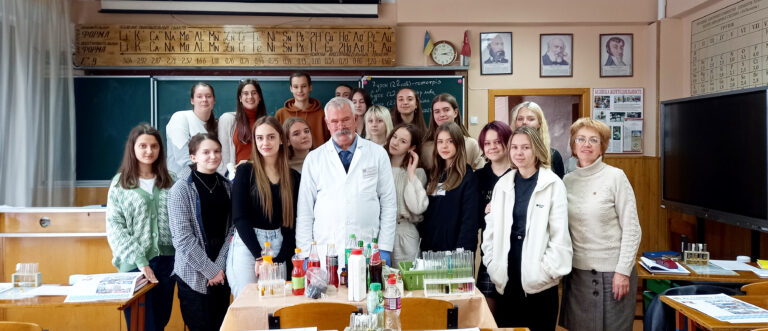 Візит кафедри фармацевтичної хімії до Харківського ліцею “Імпульс”