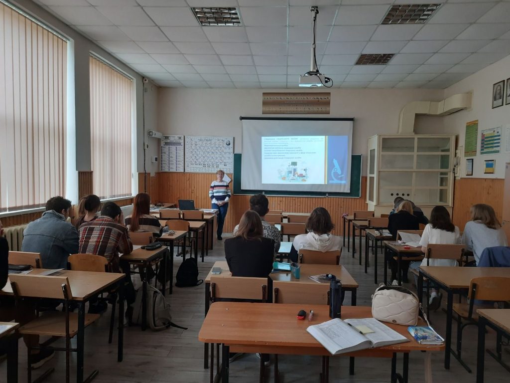 Профорієнтаційна робота в Ужгородській спеціалізованій школі І-ІІІ ступенів № 3 із поглибленим вивченням англійської мови